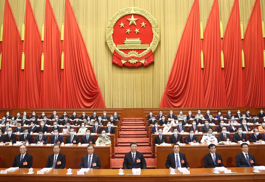 5月22日，第十三屆全國人民代表大會第三次會議在北京人民大會堂開幕。黨和國家領(lǐng)導人習近平、李克強、汪洋、王滬寧、趙樂際、韓正、王岐山等出席，栗戰(zhàn)書主持大會。